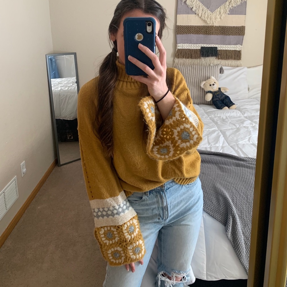 Bell sleeve Turtle neck sweater